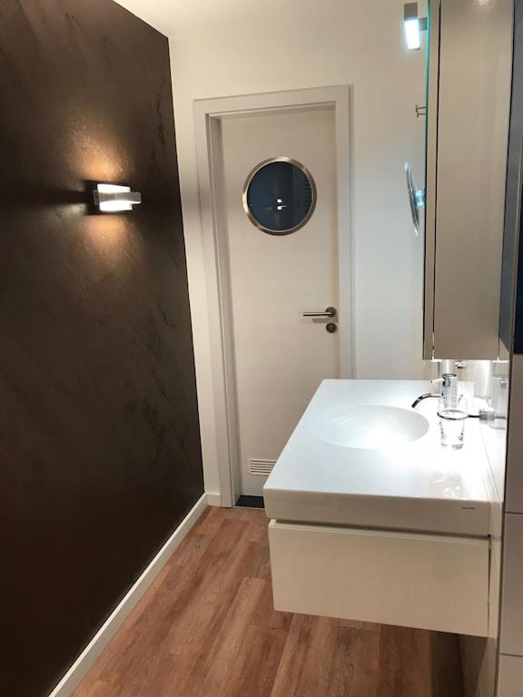 Exclusive Fewo In Warnemuende, 150M To The Beach, 2 Bathrooms, 2 Bedrooms, Sauna, Wifi And Much More. روستوك المظهر الخارجي الصورة