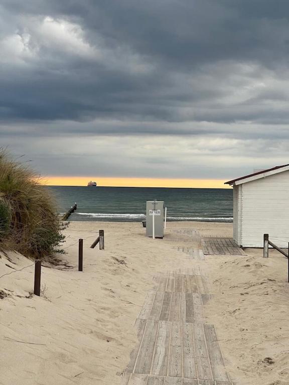 Exclusive Fewo In Warnemuende, 150M To The Beach, 2 Bathrooms, 2 Bedrooms, Sauna, Wifi And Much More. روستوك المظهر الخارجي الصورة